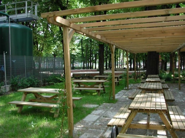 2005 Plesso Galli Breda.Tavoli e pergola